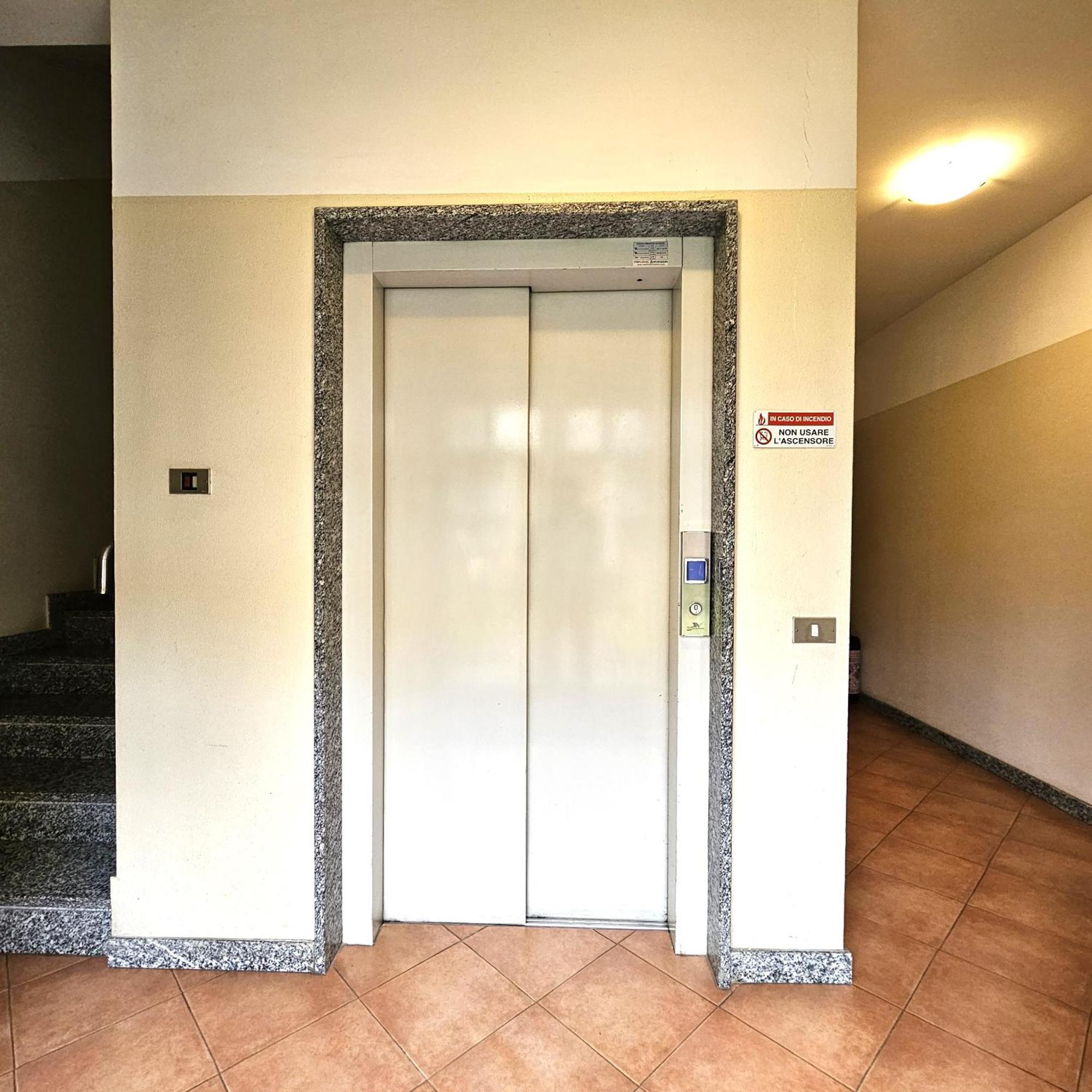 Appartamento Moderno ガッララーテ エクステリア 写真